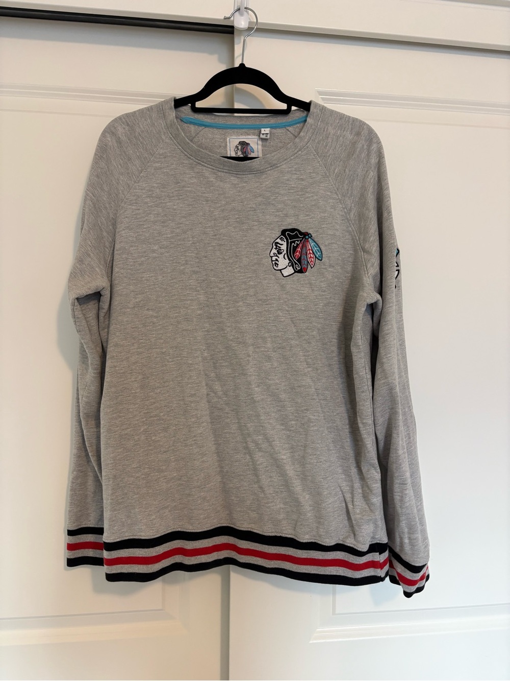 Women’s Heather Gray Chicago Blackhawks NHL Sweatshirt